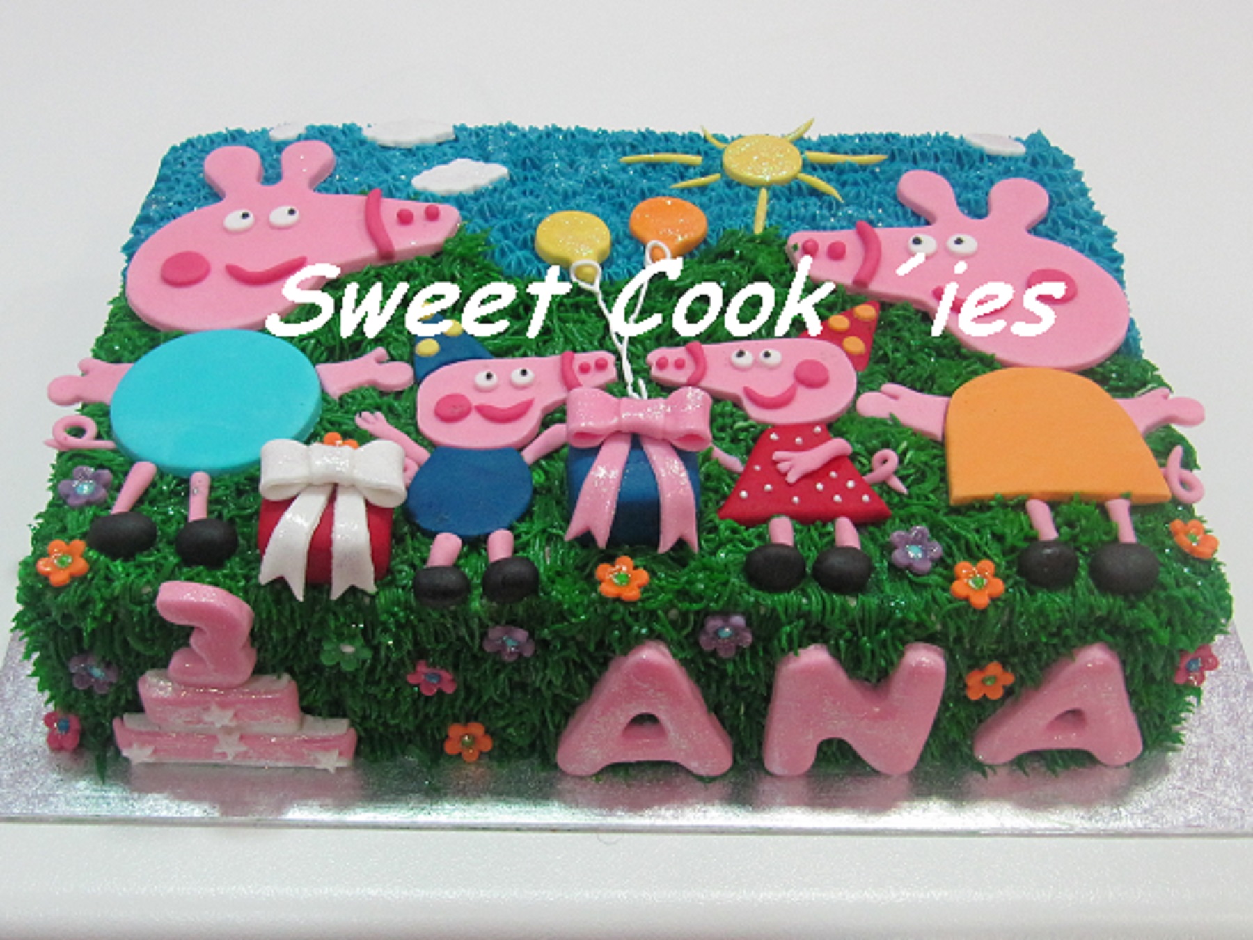 Tarta decorada con manga pastelera de Pepa Pig